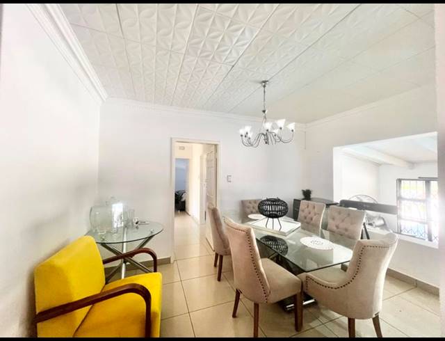 3 BEDROOM HOUSE FOR SALE IN BISLEY